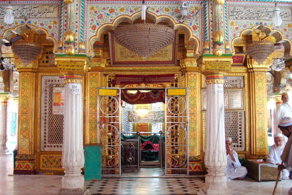 Islamic interior representing reflection and spiritual guidance